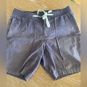 Vuori Men's Athletic Shorts in Navy (medium)